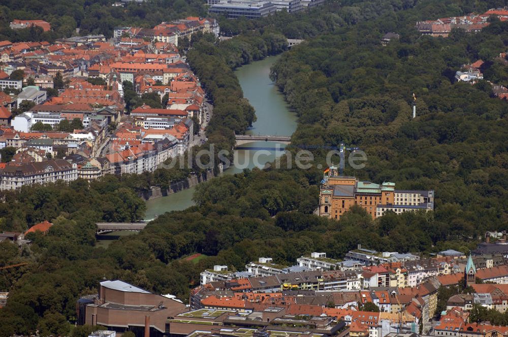 Luftaufnahme München - Isar mit Maximilaneum