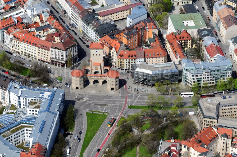 Luftaufnahme München - Isartor in München Altstadt im Bundesland Bayern