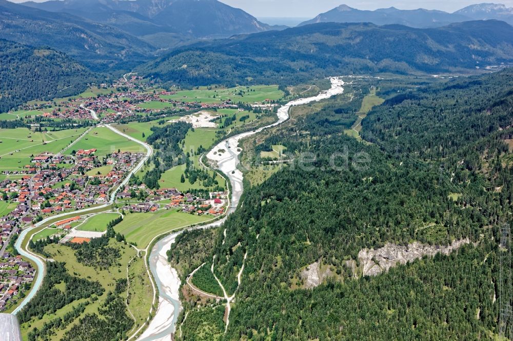 Luftbild Krün - Isarwehr, Krün und Wallgau am Verlauf von Isar und Obernachkanal im Bundesland Bayern