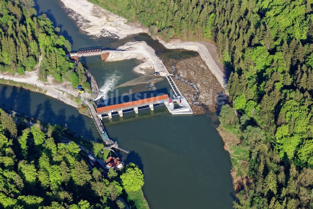 Baierbrunn von oben - Isarwehr mit neuer Fischaufstiegshilfe bei Baierbrunn im Landkreis München im Bundesland Bayern