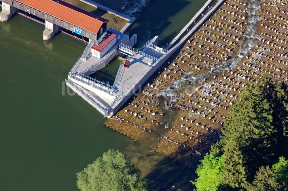 Baierbrunn von oben - Isarwehr mit neuer Fischaufstiegshilfe bei Baierbrunn im Landkreis München im Bundesland Bayern