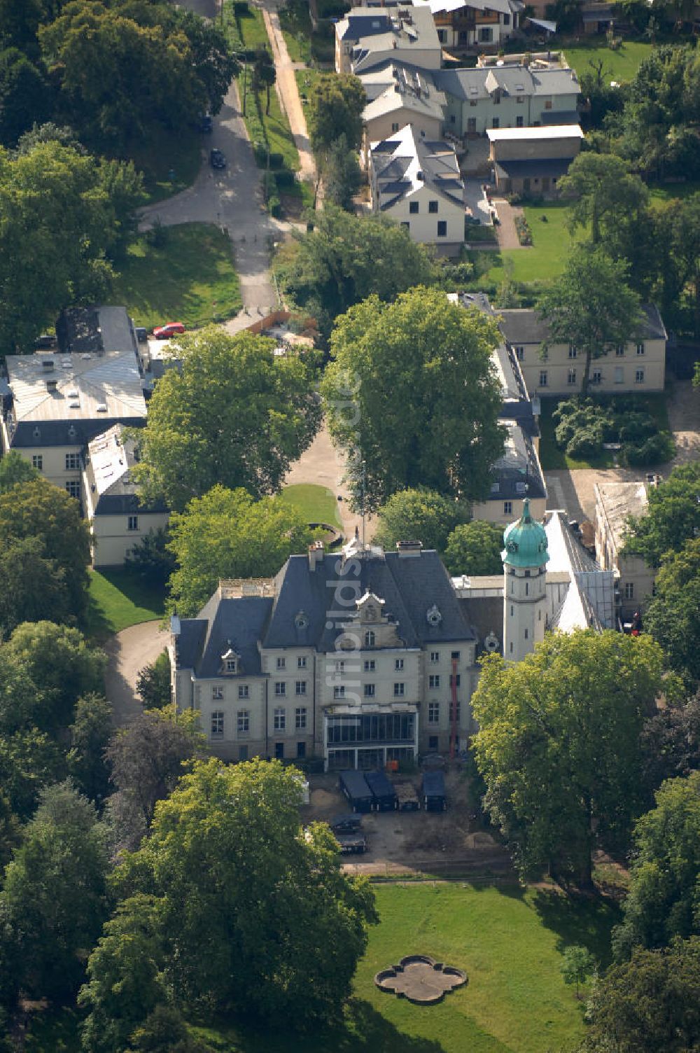 Berlin von oben - Jagdschloss Glienicke in Berlin