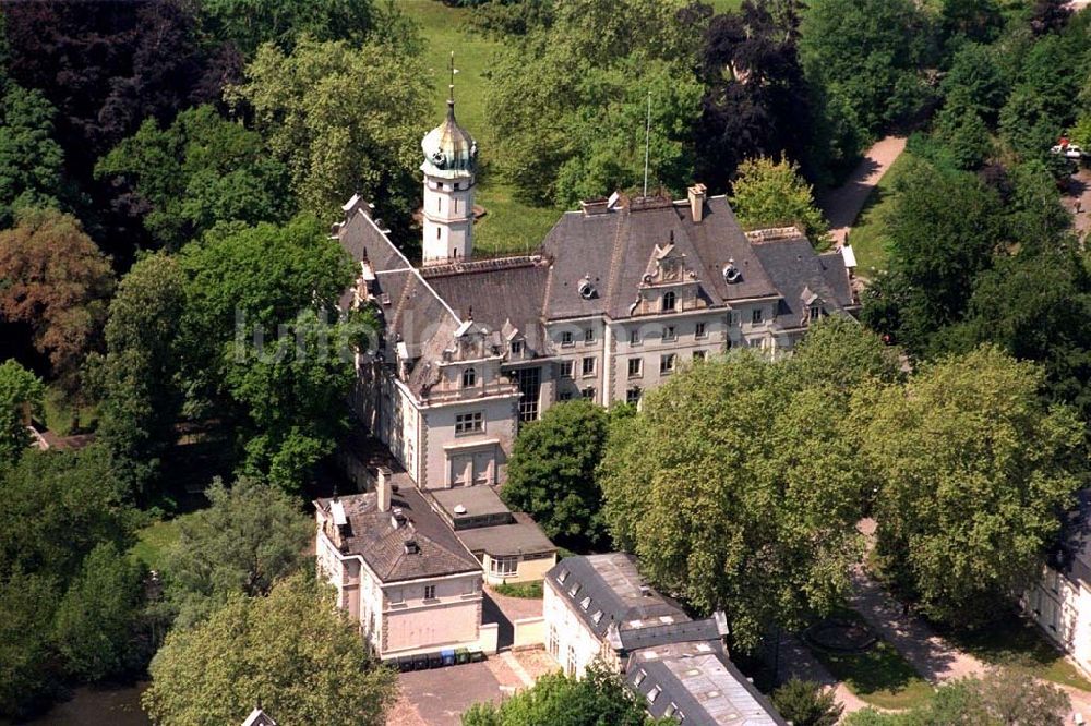 Berlin - Glienicke aus der Vogelperspektive: Jagdschloß Glienicke in Glienicke/Berlin.