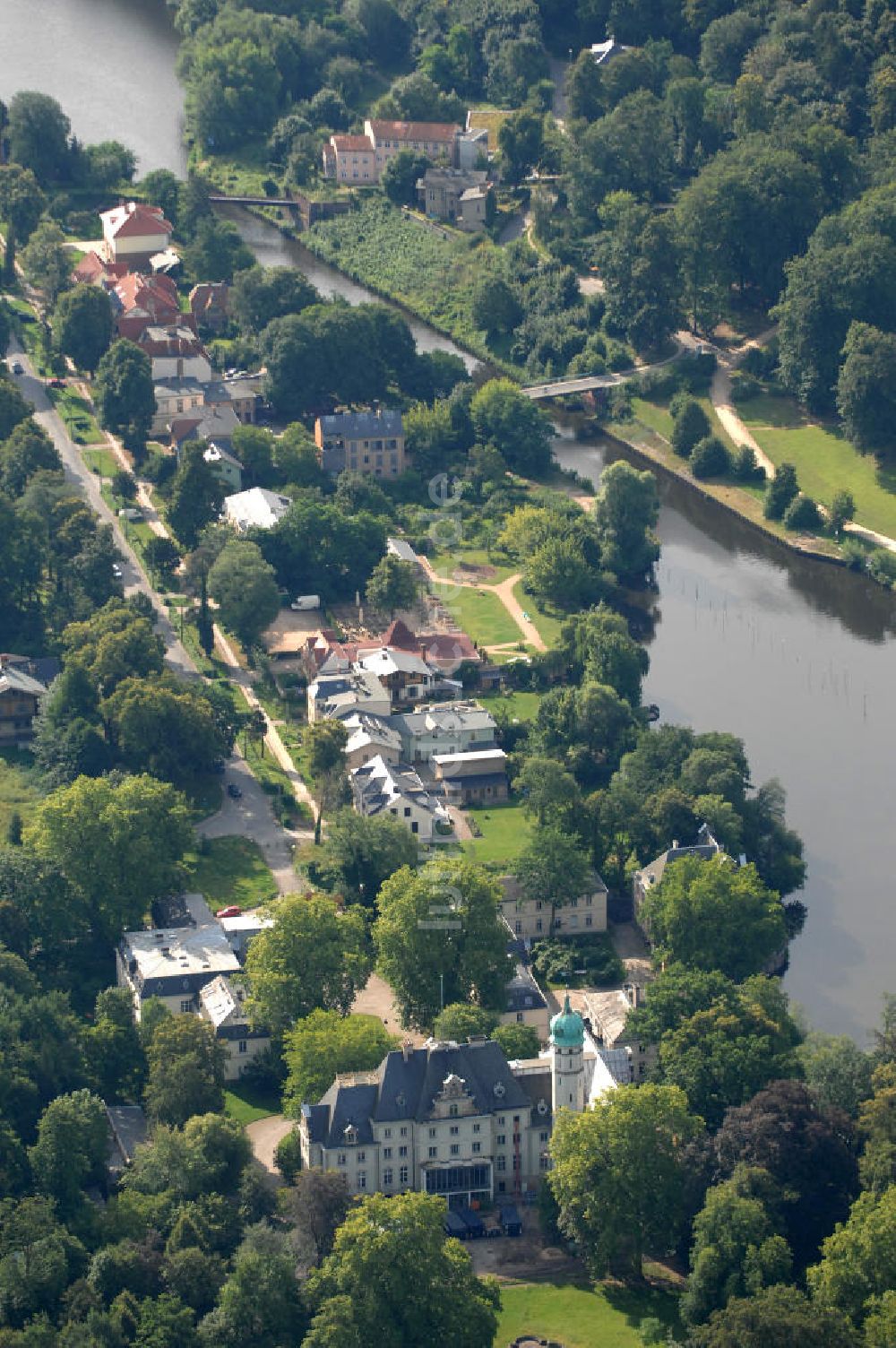 Berlin aus der Vogelperspektive: Jagdschloss Glienicke und Umgebung in Berlin