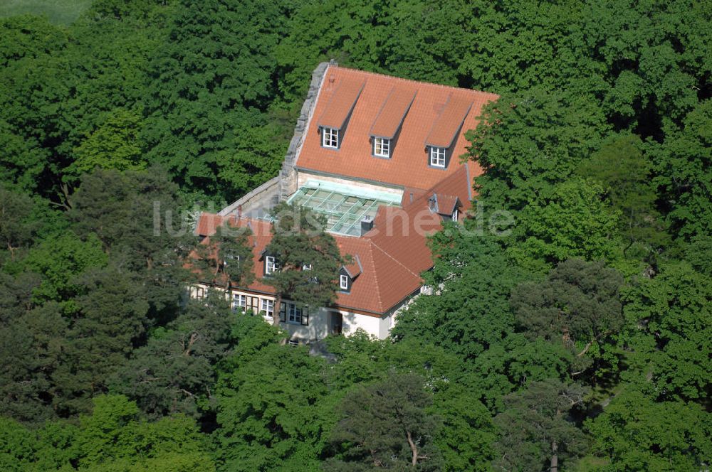 HALBERSTADT von oben - Jagdschloss Spiegelsberge im Landschaftsschutzpark Spiegelsberge am Tiergarten in Halberstadt