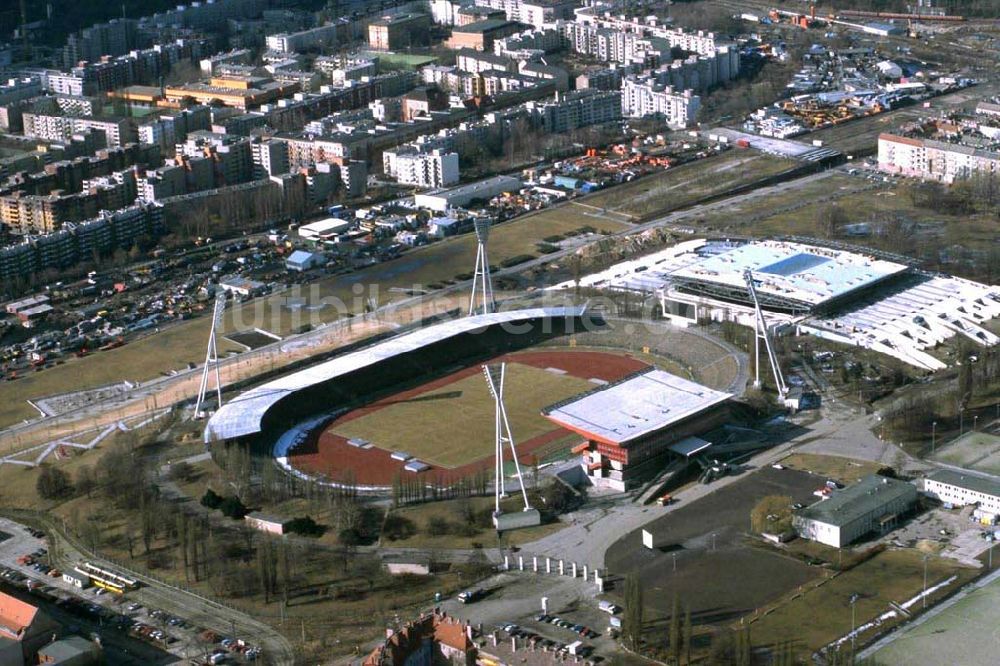 Berlin / Prenzlauer Berg von oben - Jahnsportpark in Berlin Prenzlauer Berg.