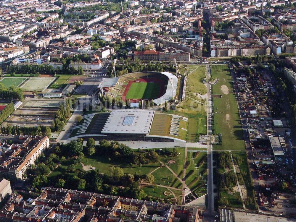 Berlin - Prenzlauer Berg aus der Vogelperspektive: Jahnsportpark mit Schmelinghalle der OSB-GmbH 19.09.1997