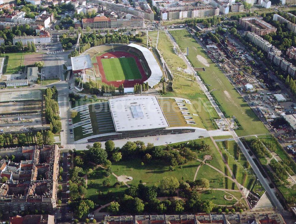 Luftaufnahme Berlin - Prenzlauer Berg - Jahnsportpark mit Schmelinghalle der OSB-GmbH 19.09.1997