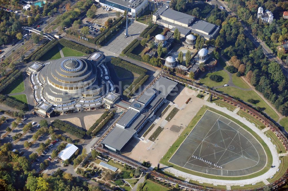 WROCLAW - BRESLAU aus der Vogelperspektive: Jahrhunderthalle (Hala Stulecia, Hala Ludowa) Breslau, Niederschlesien in Polen