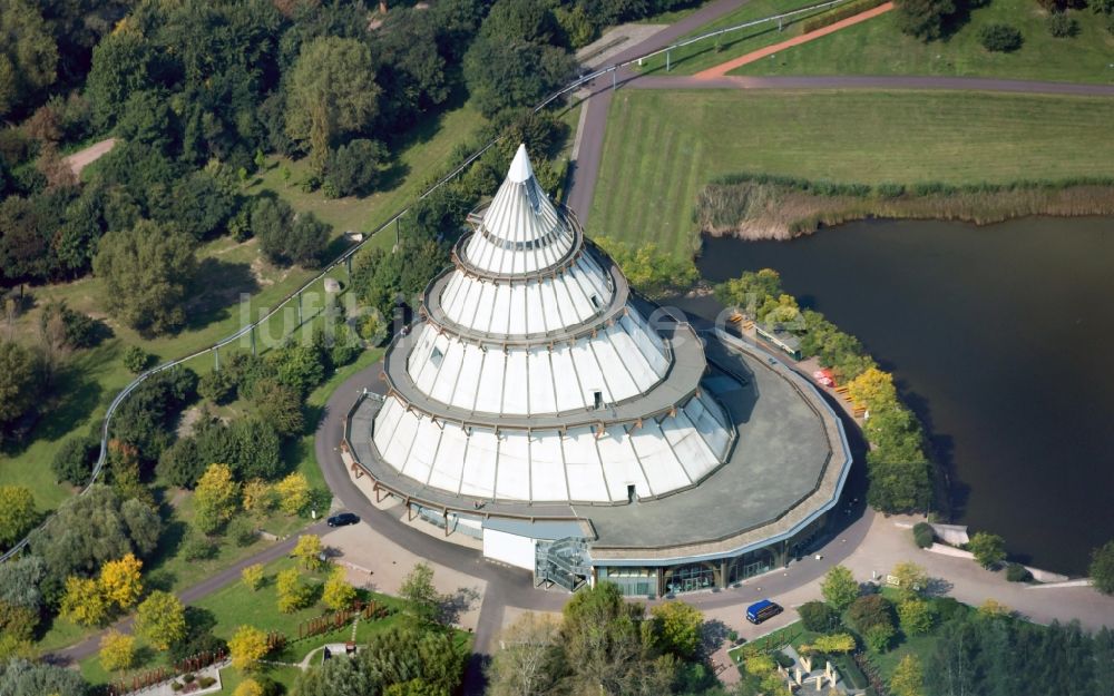 Magdeburg von oben - Jahrtausendturm im Elbauenpark in Magdeburg im Bundesland Sachsen-Anhalt