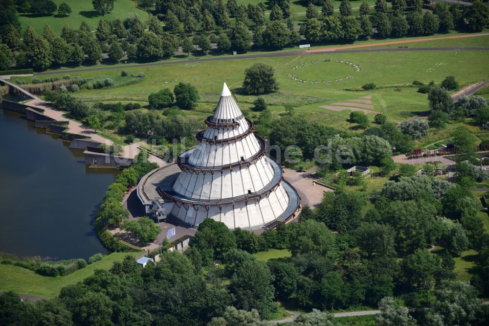 Luftaufnahme Magdeburg - Jahrtausendturm im Elbauenpark in Magdeburg im Bundesland Sachsen-Anhalt