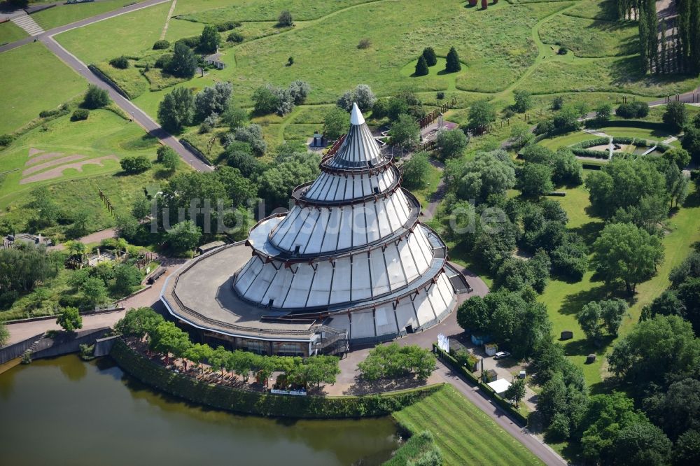 Luftbild Magdeburg - Jahrtausendturm im Elbauenpark in Magdeburg im Bundesland Sachsen-Anhalt