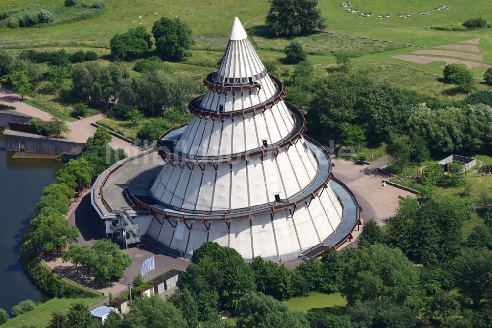 Luftaufnahme Magdeburg - Jahrtausendturm im Elbauenpark in Magdeburg im Bundesland Sachsen-Anhalt