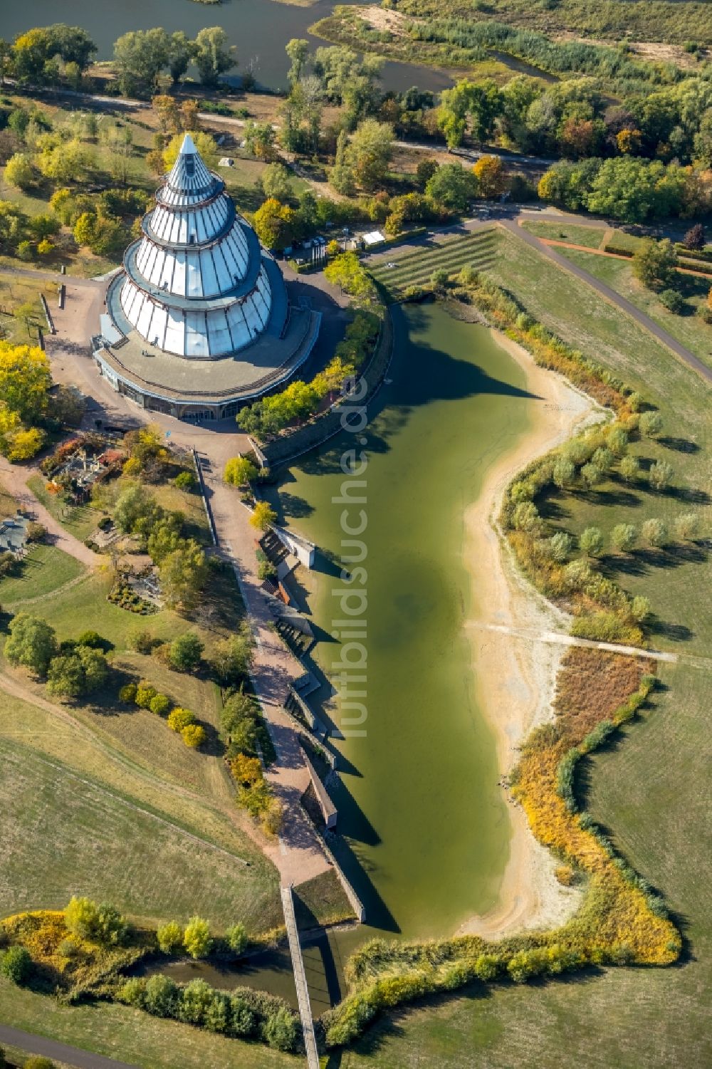 Luftaufnahme Magdeburg - Jahrtausendturm im Elbauenpark in Magdeburg im Bundesland Sachsen-Anhalt