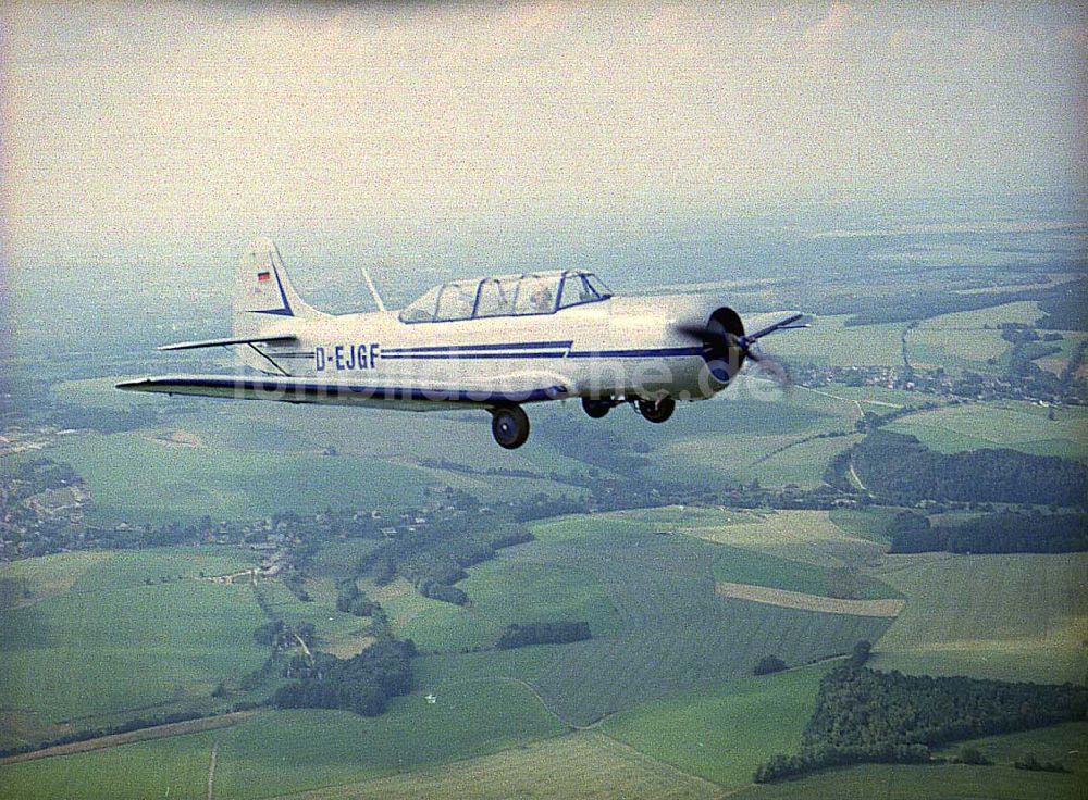 Luftbild Chemnitz - JAK 18 A der Fiedler - Airservice Jahnsdorf über dem Stadtrand und Umgebung von Chemnitz