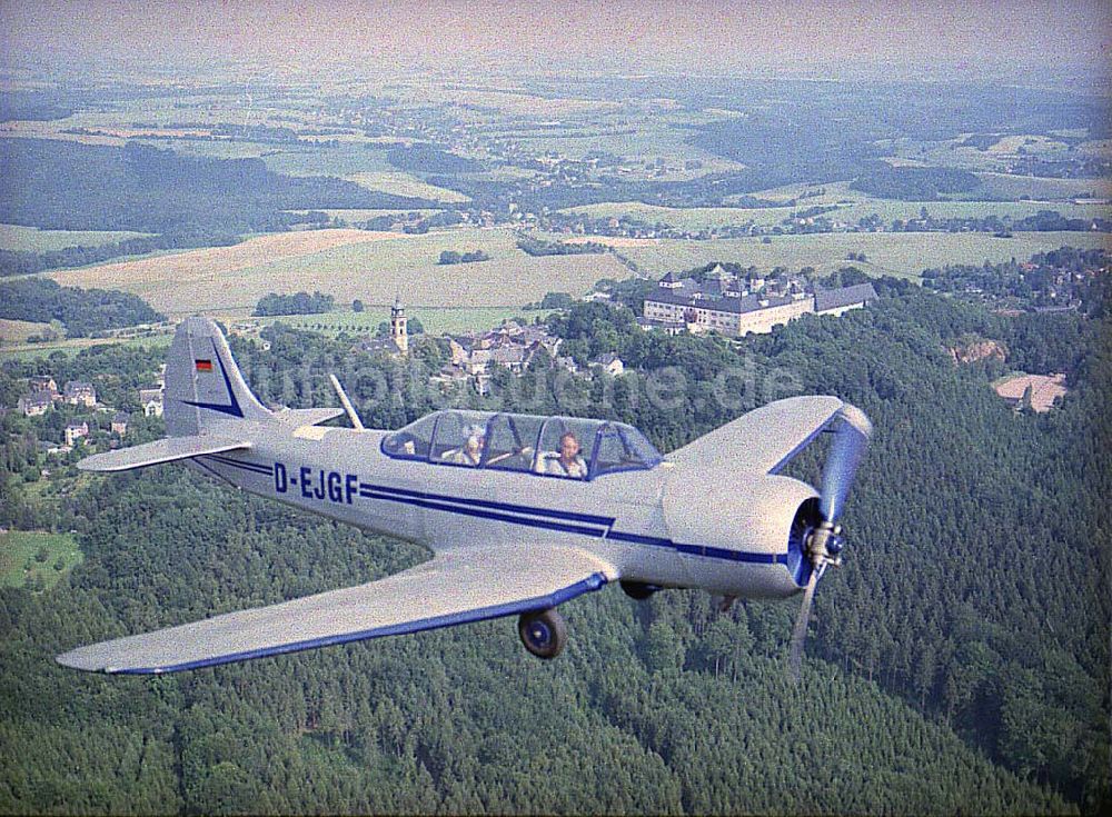 Chemnitz von oben - JAK 18 A der Fiedler - Airservice Jahnsdorf über dem Stadtrand und Umgebung von Chemnitz