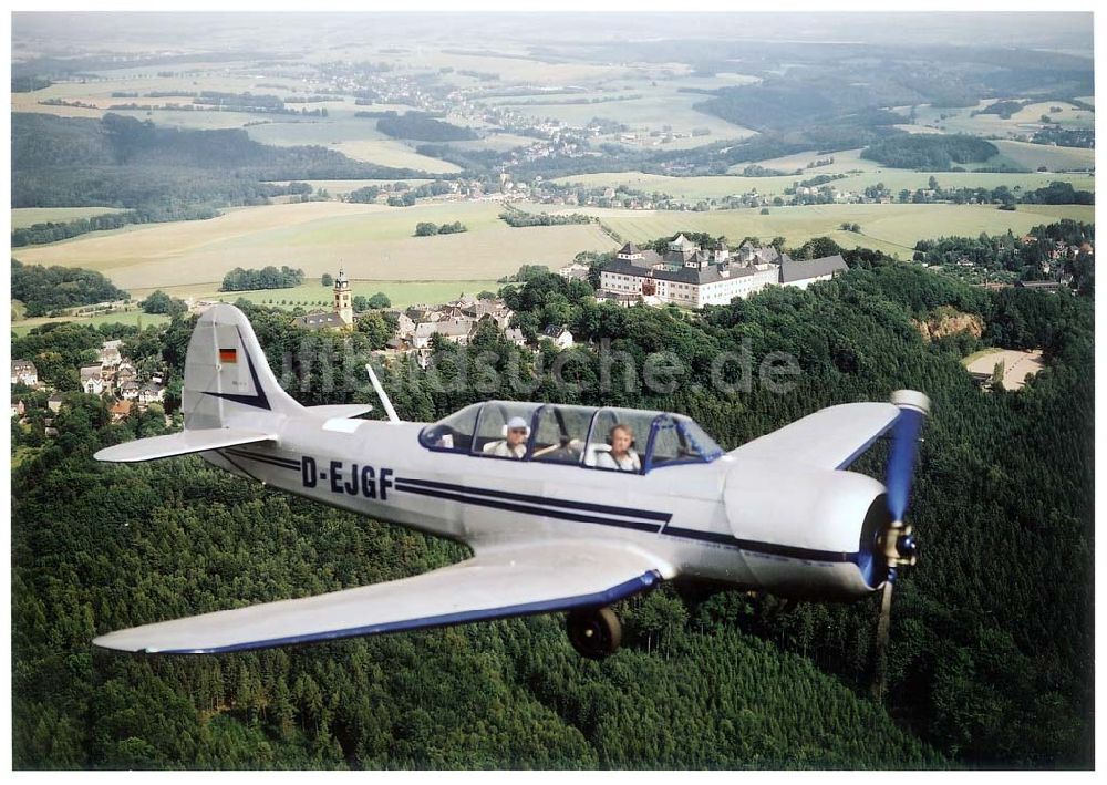 Chemnitz von oben - JAK 18 A der Fiedler - Airservice Jahnsdorf über dem Stadtrand und Umgebung von Chemnitz