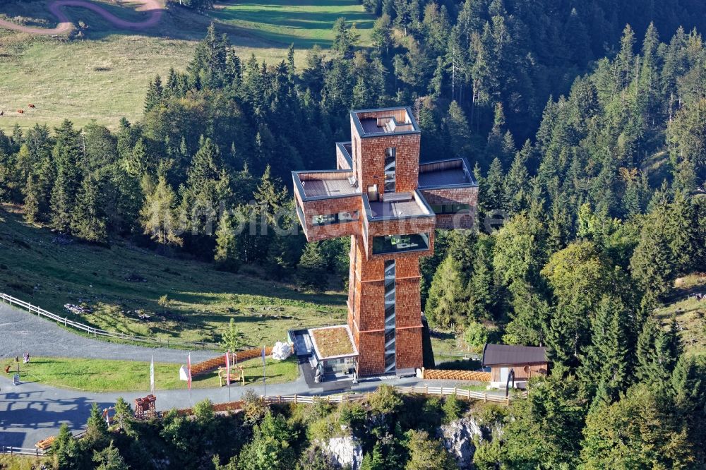 Sankt Ulrich am Pillersee aus der Vogelperspektive: Jakobskreuz am Gipfel der Buchensteinwand im Pillerseetal bei St. Jakob im Bundesland Tirol, Österreich