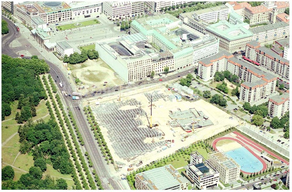 Luftaufnahme Berlin - Jüdiches Ehrendenkmal am Brandenburger Tor