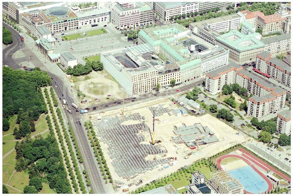 Berlin von oben - Jüdiches Ehrendenkmal am Brandenburger Tor