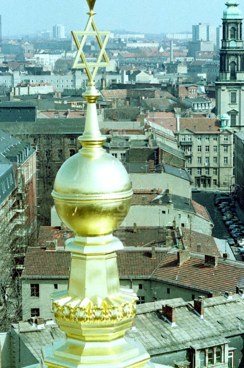 Berlin von oben - 10.12.1994 Jüdische Synagoge Oranienburger Straße