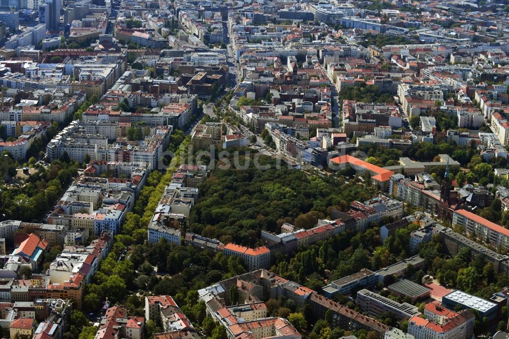 Berlin aus der Vogelperspektive: Jüdischer Friedhof an der Schönhauser Allee im Ortsteil Prenzlauer Berg in Berlin, Deutschland