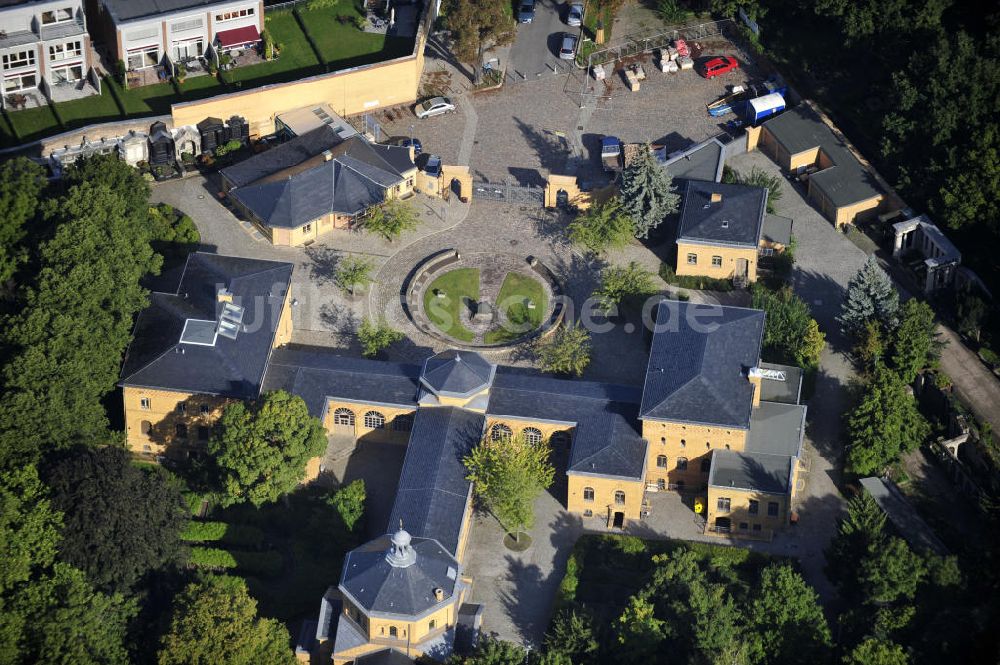 Berlin aus der Vogelperspektive: Jüdisches Friedhofsgebäude in Berlin- Weißensee