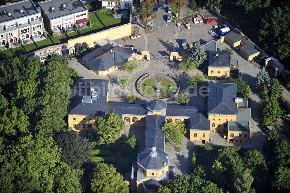 Luftbild Berlin - Jüdisches Friedhofsgebäude in Berlin- Weißensee