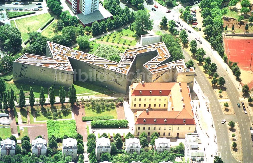 Berlin - Kreuzberg von oben - Jüdisches Museum in der Lindenstraße.