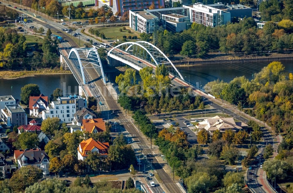 Luftaufnahme Magdeburg - Jerusalembrücke entlang der Markgrafenstraße in Magdeburg im Bundesland Sachsen-Anhalt, Deutschland