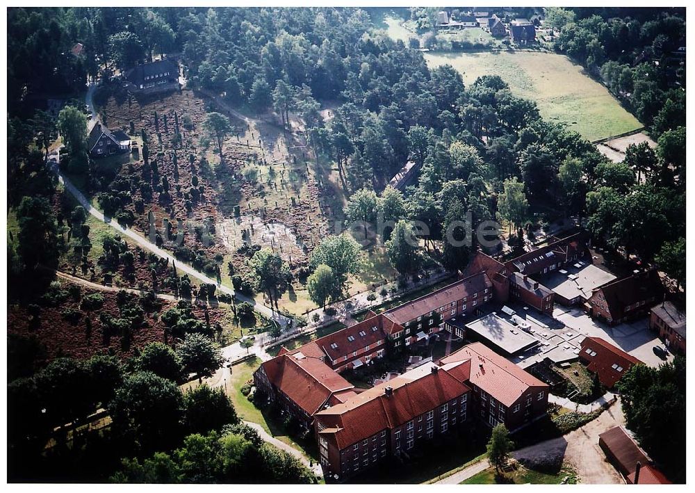 Luftbild Jesteburg / Niedersachsen - Jesteburg / Niedersachsen Blick auf das Therapiezentrum Waldklinik Jesteburg (für Neurologie, Neurotraumalogie und Orthopädie) in der Nordheide bei Hamburg / Niedersachsen Adresse: Therapiezentrum Waldklinik Jesteburg Kleckerwaldweg