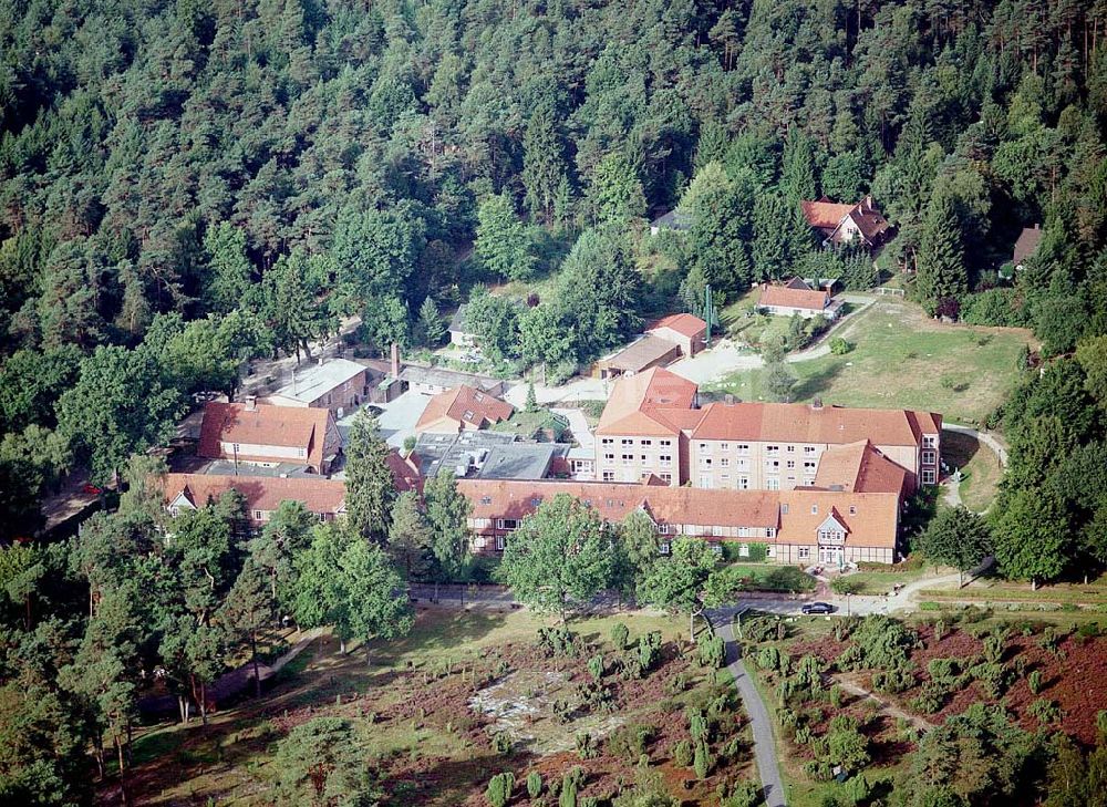 Luftbild Jesteburg / Niedersachsen - Jesteburg / Niedersachsen Blick auf das Therapiezentrum Waldklinik Jesteburg (für Neurologie, Neurotraumalogie und Orthopädie) in der Nordheide bei Hamburg / Niedersachsen Adresse: Therapiezentrum Waldklinik Jesteburg Kleckerwaldweg