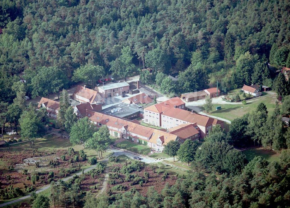 Jesteburg / Niedersachsen aus der Vogelperspektive: Jesteburg / Niedersachsen Blick auf das Therapiezentrum Waldklinik Jesteburg (für Neurologie, Neurotraumalogie und Orthopädie) in der Nordheide bei Hamburg / Niedersachsen Adresse: Therapiezentrum Waldklinik Jesteburg Kleckerwaldweg