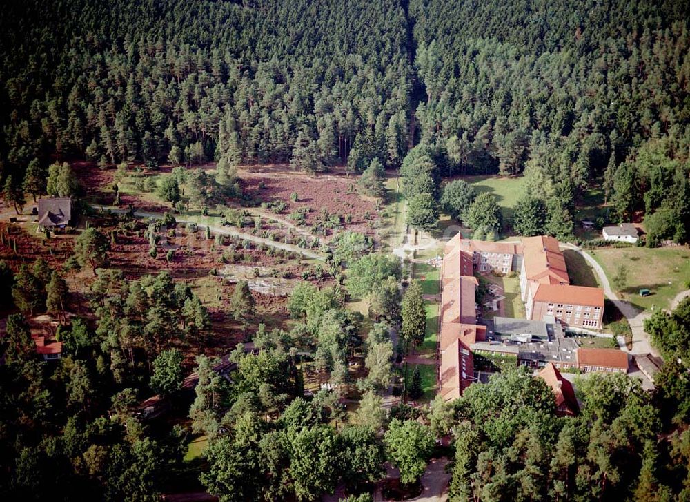 Luftbild Jesteburg / Niedersachsen - Jesteburg / Niedersachsen Blick auf das Therapiezentrum Waldklinik Jesteburg (für Neurologie, Neurotraumalogie und Orthopädie) in der Nordheide bei Hamburg / Niedersachsen Adresse: Therapiezentrum Waldklinik Jesteburg Kleckerwaldweg