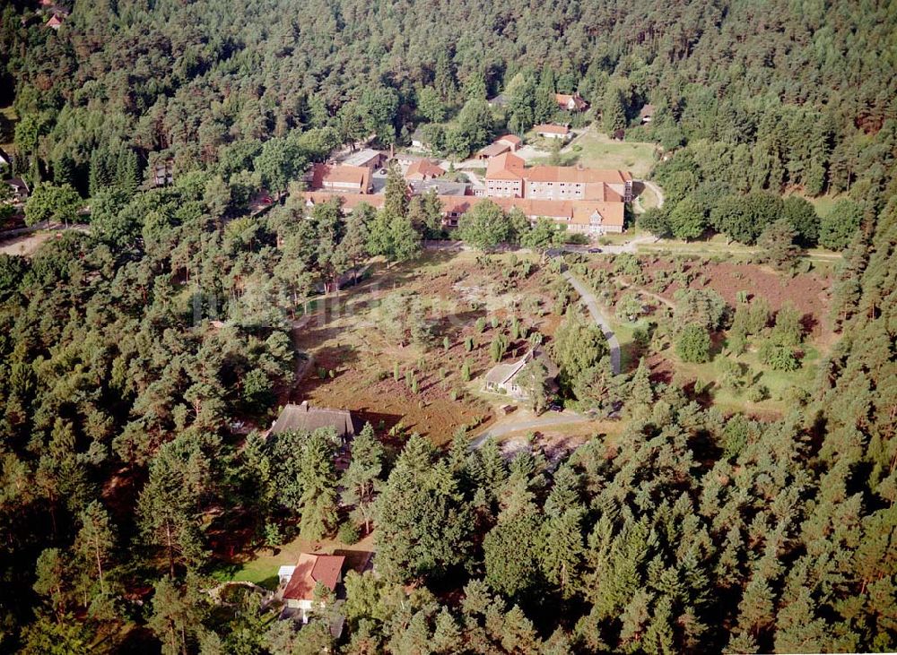 Jesteburg / Niedersachsen von oben - Jesteburg / Niedersachsen Blick auf das Therapiezentrum Waldklinik Jesteburg (für Neurologie, Neurotraumalogie und Orthopädie) in der Nordheide bei Hamburg / Niedersachsen Adresse: Therapiezentrum Waldklinik Jesteburg Kleckerwaldweg