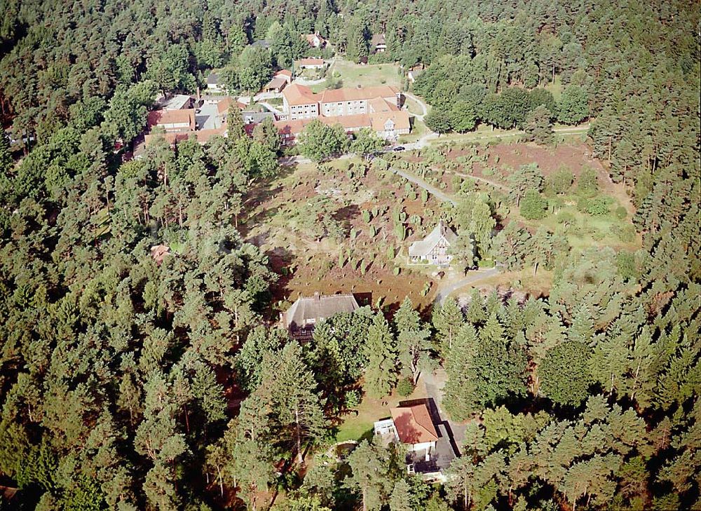 Luftbild Jesteburg / Niedersachsen - Jesteburg / Niedersachsen Blick auf das Therapiezentrum Waldklinik Jesteburg (für Neurologie, Neurotraumalogie und Orthopädie) in der Nordheide bei Hamburg / Niedersachsen Adresse: Therapiezentrum Waldklinik Jesteburg Kleckerwaldweg