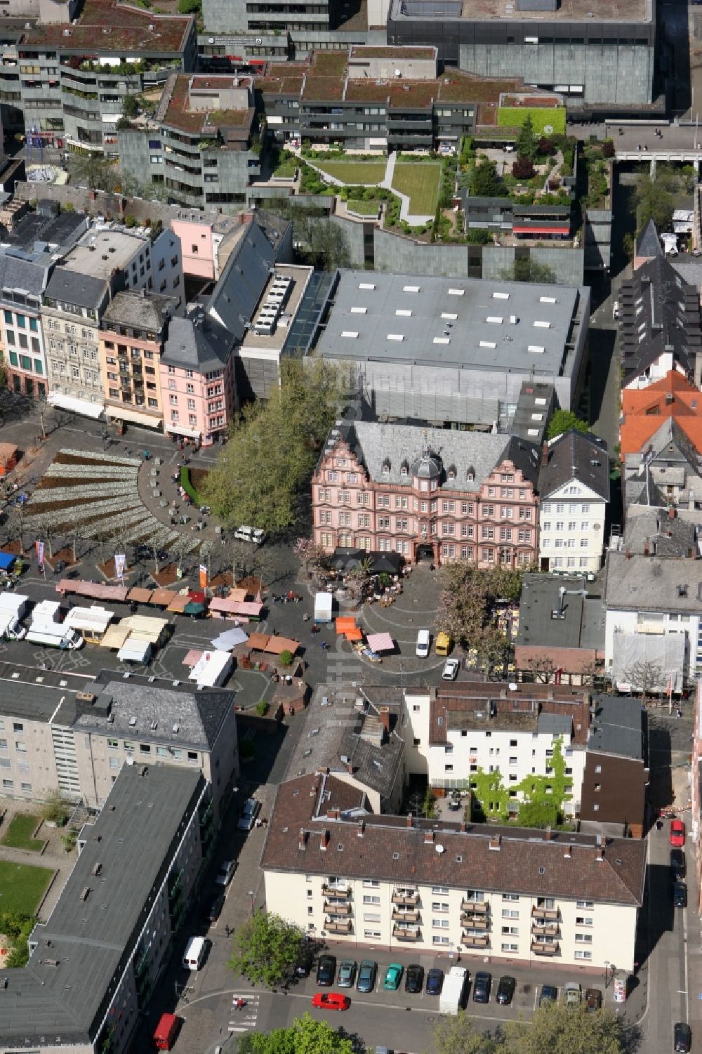 Mainz von oben - Johannes-Gutenberg-Museum in Mainz im Bundesland Rheinland-Pfalz