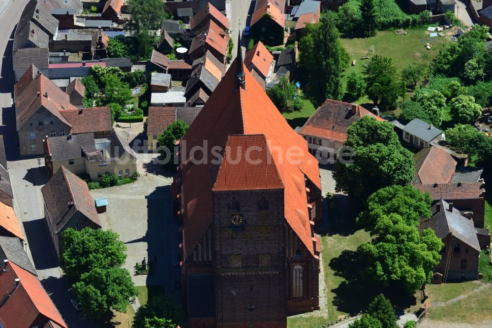 Hansestadt Werben (Elbe) von oben - Johanniskirche in der Innenstadt der Hansestadt Werben (Elbe) im Bundesland Sachsen-Anhalt