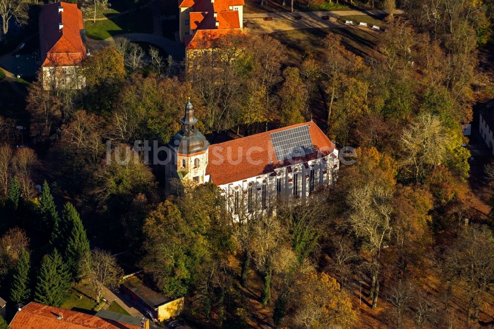 Mirow von oben - Johanniterkirche zu Mirow im Bundesland Mecklenburg-Vorpommern