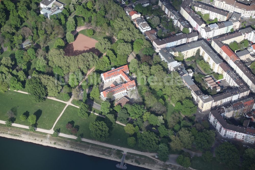 Mannheim aus der Vogelperspektive: Jugendherberge im Schlossgarten von Mannheim im Bundesland Baden-Württemberg