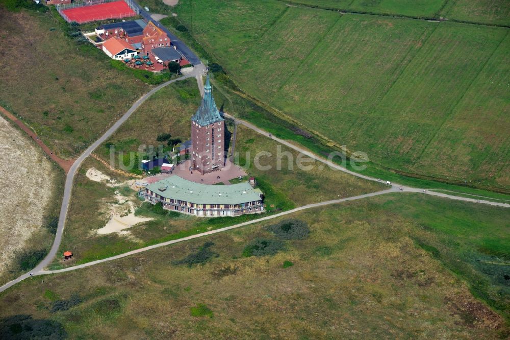 Wangerooge von oben - Jugendherberge im Westturm an der Westküste der Insel Wangerooge im Wattenmeer in der Nordsee im Bundesland Niedersachsen