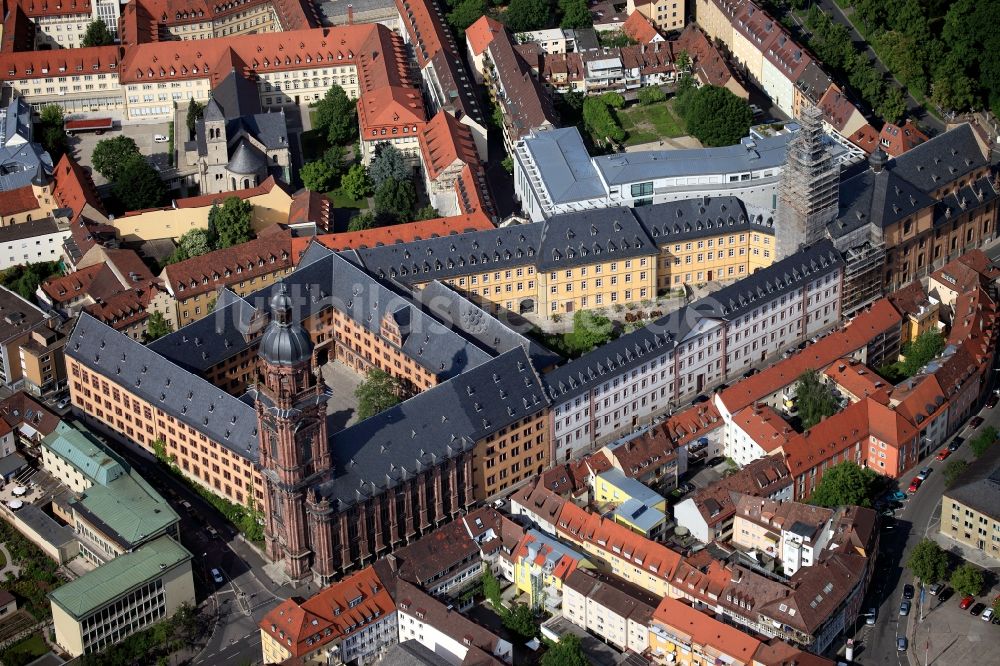 Würzburg aus der Vogelperspektive: Juristische Fakultät im Gebäude der „ Alten Universität “ im Stadtzentrum von Würzburg im Bundesland Bayern