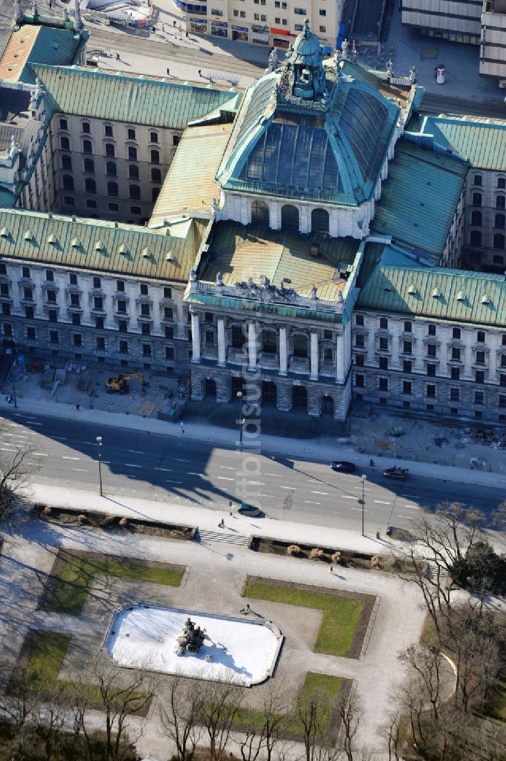 München von oben - Justizpalast in München