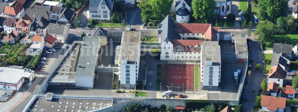 Dieburg von oben - Justizvollzugsanstalt JVA in Dieburg im Bundesland Hessen, Deutschland