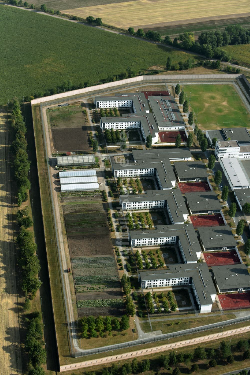 Luftaufnahme Tonna - Justizvollzugsanstalt JVA im Ortsteil Grafentonna in Tonna im Bundesland Thüringen, Deutschland