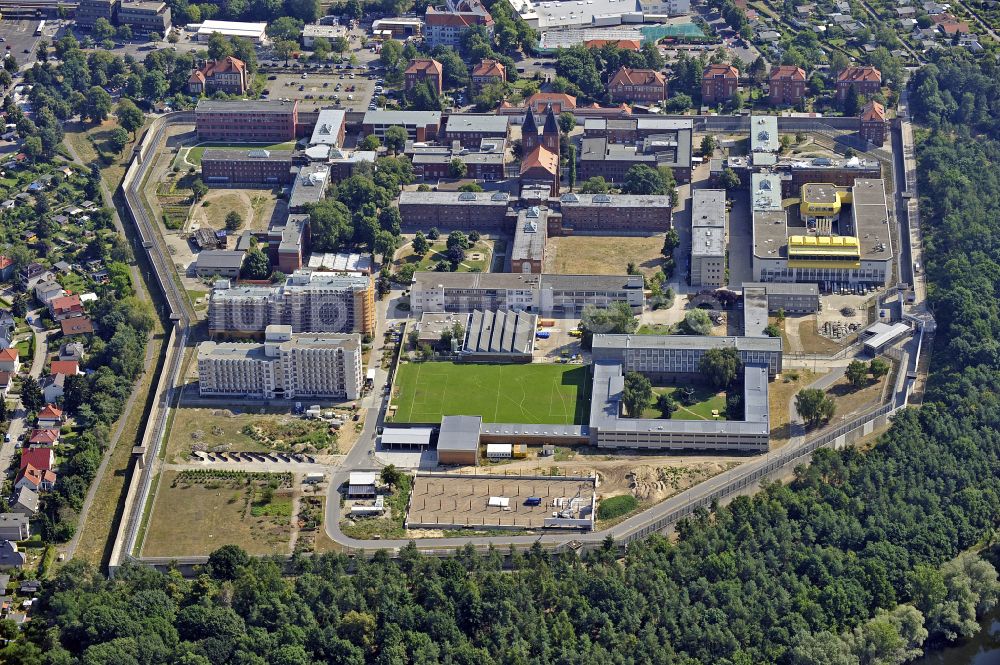 Berlin aus der Vogelperspektive: Justizvollzugsanstalt JVA Tegel im Ortsteil Reinickendorf in Berlin, Deutschland