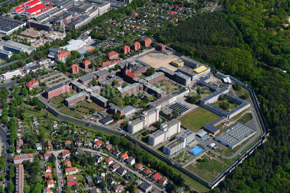 Berlin von oben - Justizvollzugsanstalt JVA Tegel im Ortsteil Reinickendorf in Berlin, Deutschland