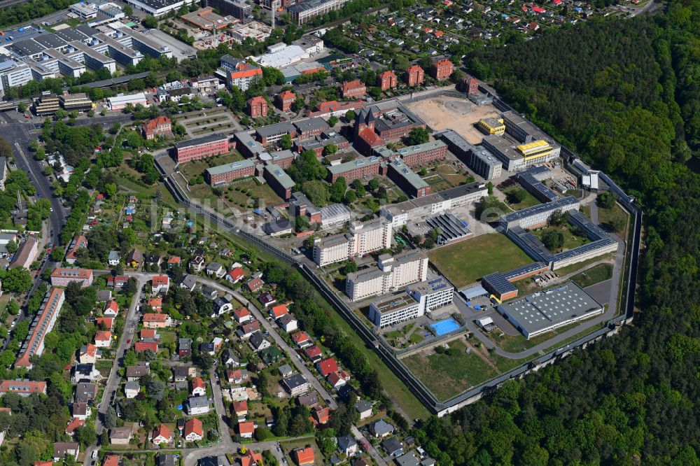 Berlin aus der Vogelperspektive: Justizvollzugsanstalt JVA Tegel im Ortsteil Reinickendorf in Berlin, Deutschland