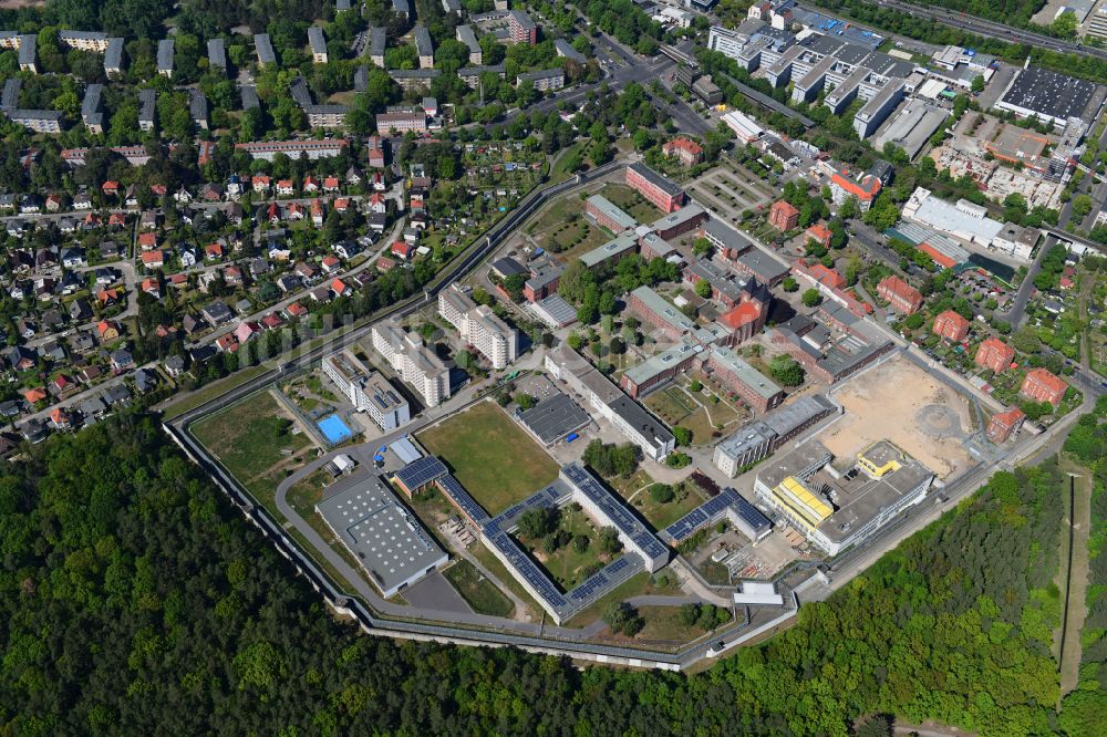 Luftaufnahme Berlin - Justizvollzugsanstalt JVA Tegel im Ortsteil Reinickendorf in Berlin, Deutschland