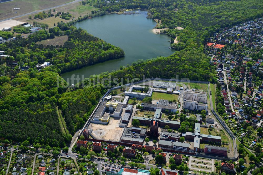 Luftaufnahme Berlin - Justizvollzugsanstalt JVA Tegel im Ortsteil Reinickendorf in Berlin, Deutschland